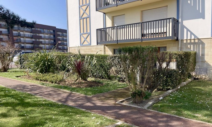 Villers-sur-Mer Apartamento | Lovely 2-room garden apartment 50 metres from the sea