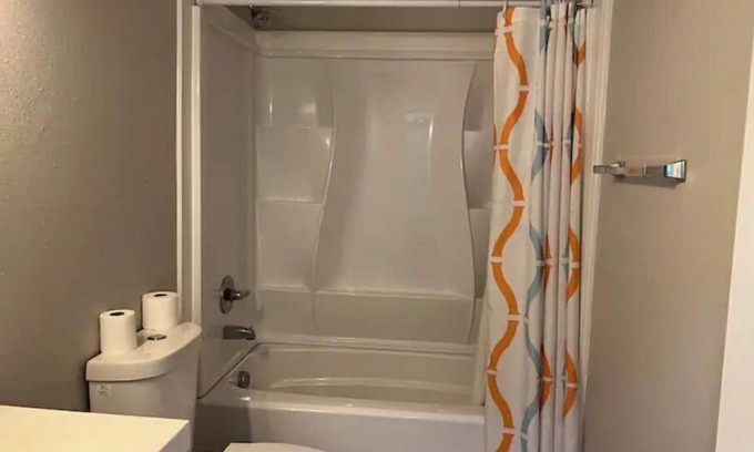Lents Casa | Lovely 2BD newly furnished unit with fireplace.