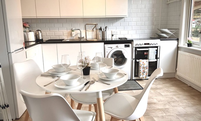 Stansted Cabaña | Lovely 2BR Cottage in Stansted