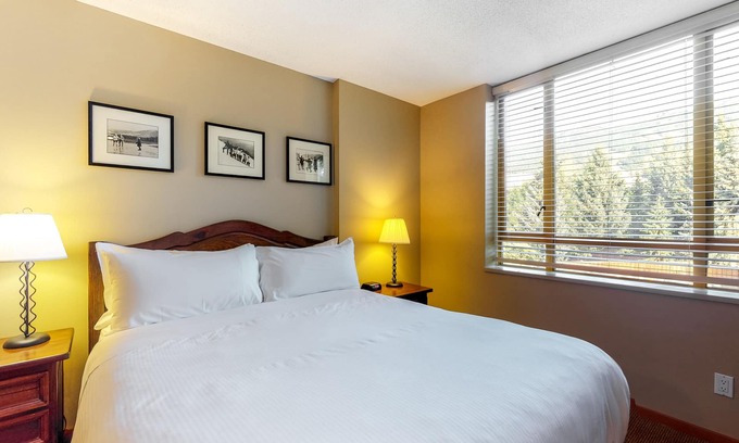 Village North Apartamento | Lovely 2nd-floor studio with ski view, pool, hot tubs & saunas - walk to lifts