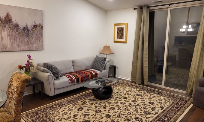 Auburn Hills Condominio | Lovely 2nd level 2 bed 2 baths condo