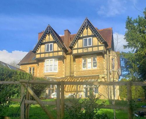 Reigate Apartamento | Lovely 3 bed condo