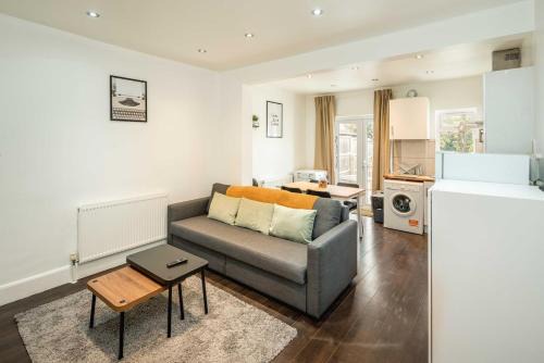 London Borough of Hounslow Apartamento | Lovely 3 bed house in Feltham
