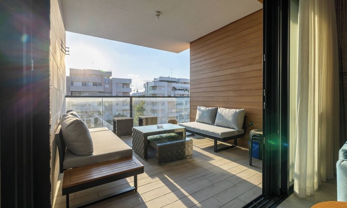 Ra'ananna Apartamento | Lovely 3-bedroom apartment in Ra'anana with WiFi and AC