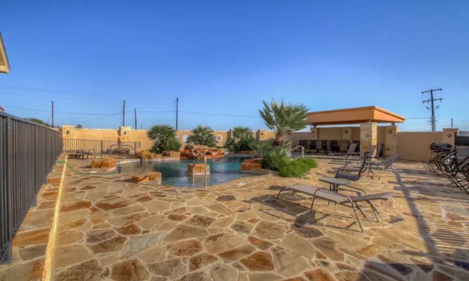 Amistad National Recreational Area Condominio | Lovely 3 bedroom condo with pool on Lake Amistad