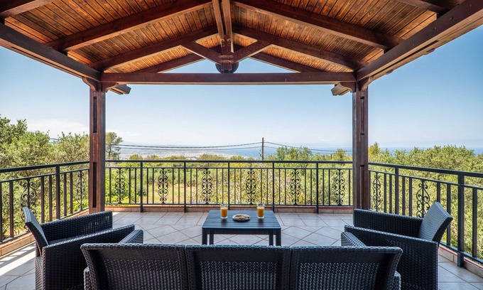 Chania Town Cabaña | Lovely 3 bedroom cottage with garden & sea view, 10 min drive from Chania center