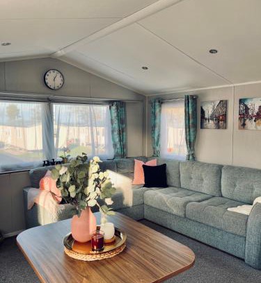Prestonpans Hotel | Lovely 3 bedroom holiday home in Seton Sand caravan park Wi-Fi Xbox