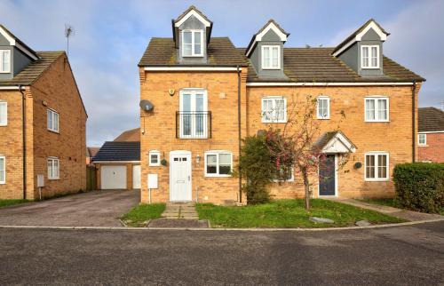 Peterborough Casa | Lovely 3 Bedroom Home with Garden in Peterborough