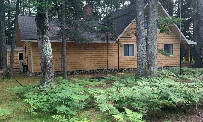 Rapid City Casa | Lovely 3-bedroom house on Rapid River with easy access to Torch Lake sandbar!