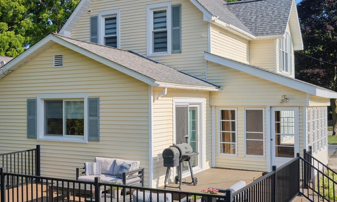 Manistee Casa | Lovely 3-bedroom house with AC in charming Manistee