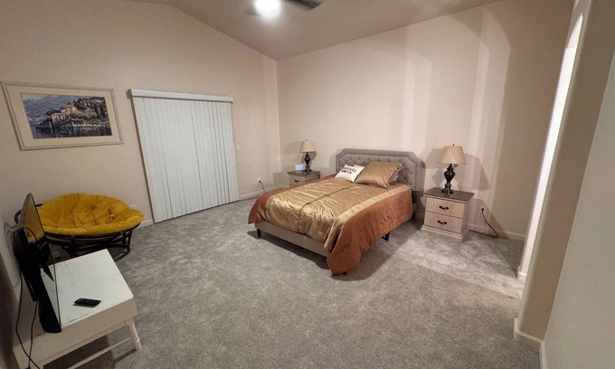 Metropolitan Casa | Lovely 3-bedroom house with pool, 3 car garage, spacious, work station.