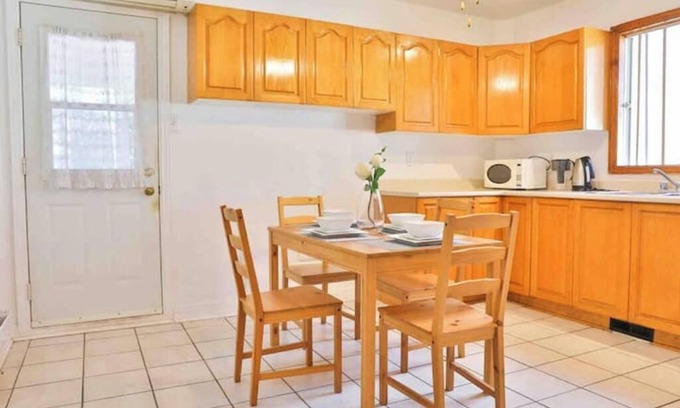 Cote-Saint-Paul Casa | Lovely 3-BR entire home Monthly Stay Walk to Metro