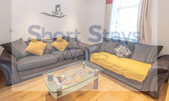 Cwmcarn Casa | Lovely 3 BR Home Sleeps 7 in the Cross Keys!