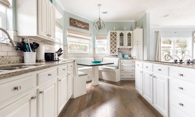 Clipper Cove Casa | Lovely 4 bed/3 bath. Ideal Location- Walk to Beach, Shopping, Entertainment