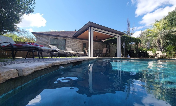 Stone Oak Casa | Lovely 4 bedroom home, with pool , heating pool is 45$ a day extra on request