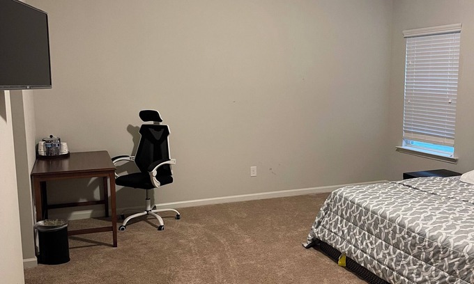 Church Street Casa | Lovely 4-bedroom house with AC in Fairburn
