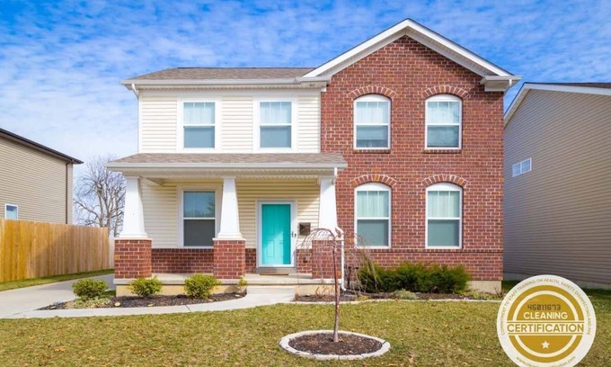 The Gate Casa | Lovely 4BR Parkside Home + Garage / ABODEbucks