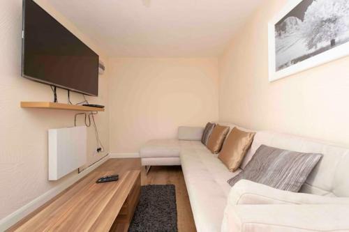 Thamesmead East Casa | Lovely 5 bed house 8 beds