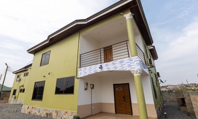 Nopendaw Casa | Lovely 5-Bed House Getaway Duplex in Accra