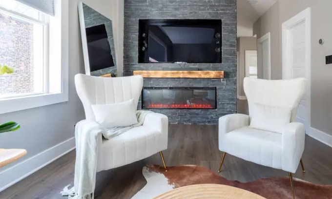 Uptown Apartamento | -Lovely 5BD/3BR/3Parking on premises/Sleeps 14 guests/Andersonville
