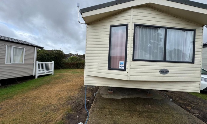 Pakefield Casa | Lovely 6 berth caravan with WiFi at Pakefield, Suffolk 68119BS