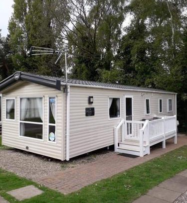 Belton Otro | Lovely 6 berth caravan Haven wild duck hoilday park