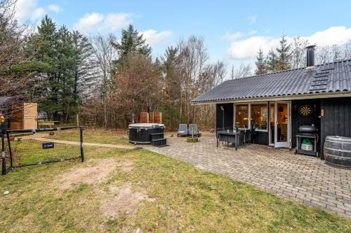Lodbjerg Hede Casa | Lovely 6-Person Cottage With Outdoor Sauna - 1007