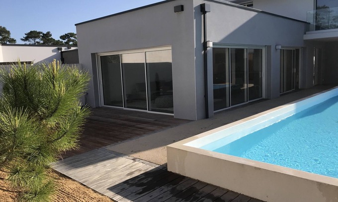 Jard-sur-Mer Casa | Lovely 8/10-person house, heated pool 400 m from the ocean