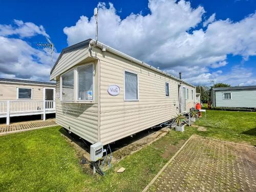 Harwich Otro | Lovely 8 Berth Caravan With Wifi At Dovercourt Holiday Park Ref 44002D