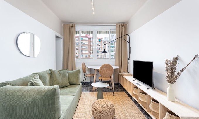 Cornella de Llobregat Apartamento | This apartment is a 0 bedroom(s), 1 bathrooms, located in Cornellà de Llobregat, Catalunya.