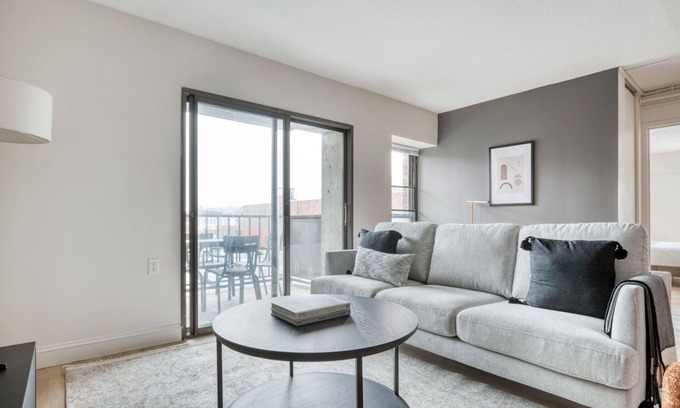 Allston Apartamento | Lovely Allston 2BR, nr Boston U & Green Line, by Blueground