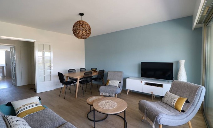 Saint-Laurent-du-Var Apartamento | Lovely apartment with seaview from balcony