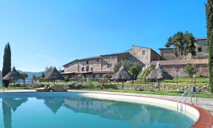 Santo Villa | Apartamento en villa con A/C, piscina, patio, mascotas permitida, vista panorámica, aparcamiento