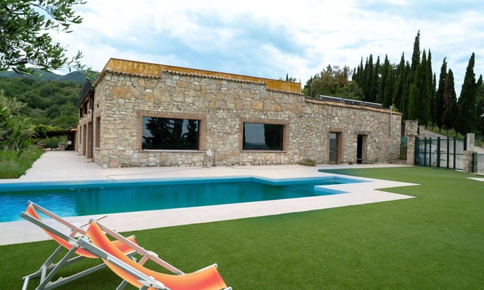 Villa Santa Maria Apartamento | Hermoso apartamento para 4 personas con A/C, piscina, WIFI, TV, balcón y mascotas permitida