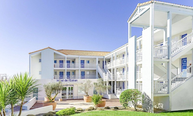 Chateau-d'Olonne Apartamento | Bonito apartamento para 5 personas con piscina, WIFI, TV, terraza, mascotas permitida y aparcamiento