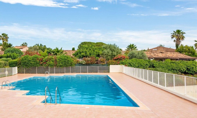 La Rouviere Apartamento | Hermoso apartamento para 4 personas con WIFI, piscina, TV, terraza y mascotas permitida