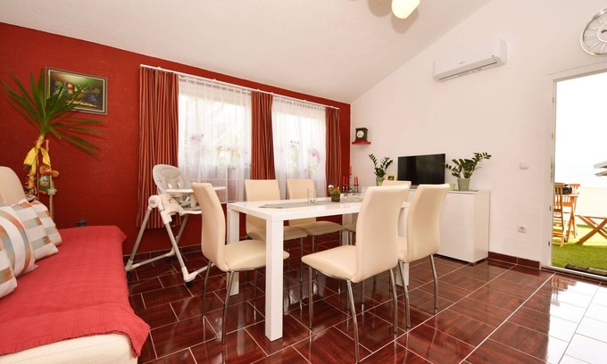Obrovac Apartamento | Hermoso apartamento para 4 personas con WIFI, A/C, TV, terraza y aparcamiento