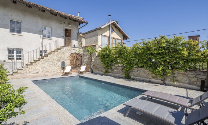 Monforte d'Alba Apartamento | Precioso apartamento para 4 personas con piscina, WIFI y terraza, cerca de Alba