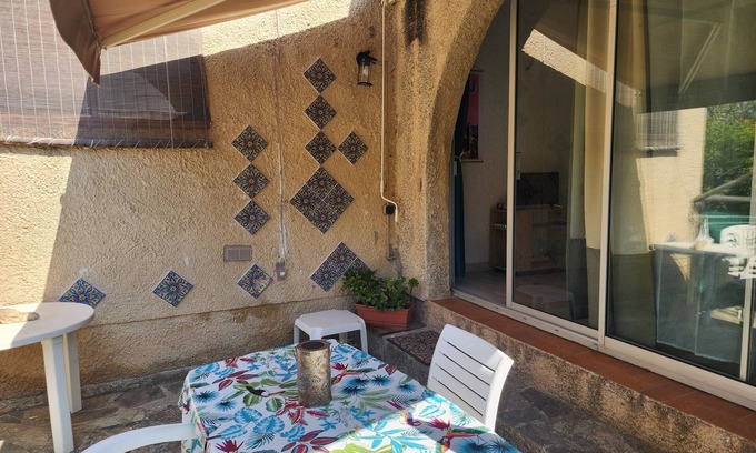 Marine de Saint Ambroggio Casa | Lovely apartment by the sea with terrace