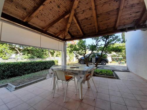 Krk Apartamento | Lovely Apartment close to the Jezevac Beach