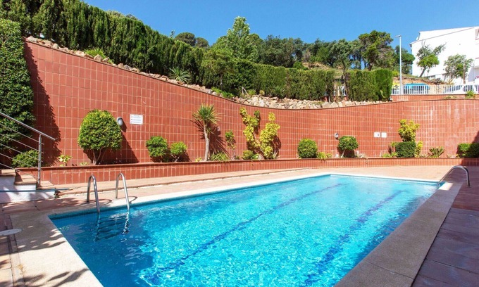 Tossa de Mar Apartamento | Bonito apartamento para 6 personas con piscina, WIFI, TV, terraza y aparcamiento