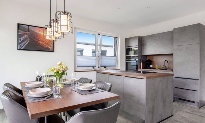 Butjadingen Apartamento | Acogedor apartamento para 11 personas con WIFI, TV, terraza y aparcamiento