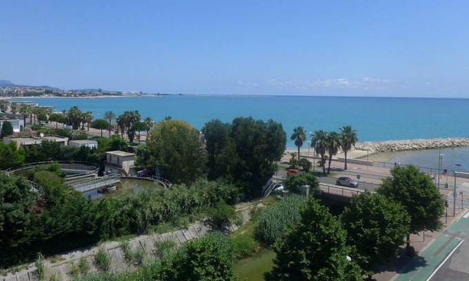 Cros-de-Cagnes Apartamento | Lovely apartment for 4 people with WIFI, TV, terrace, pets allowed and parking