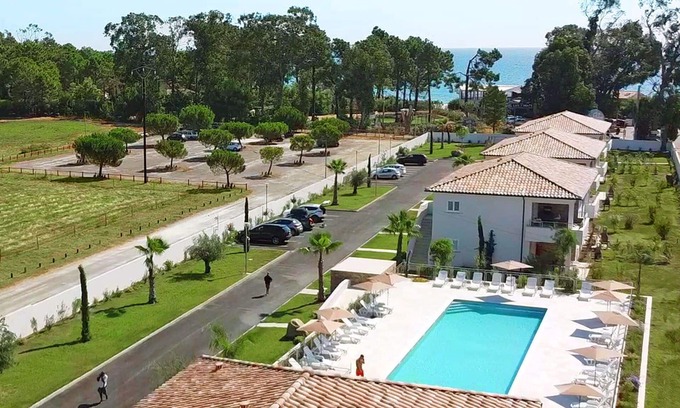 Ghisonaccia Apartamento | Precioso apartamento con WIFI, piscina, A/C, TV, terraza, mascotas permitida y aparcamiento