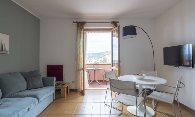 Pietrabruna Apartamento | Acogedor apartamento para 4 personas con WIFI, TV, balcón, mascotas permitida y aparcamiento