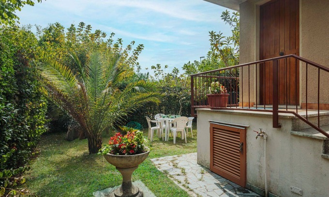 Marina di Pietrasanta Apartamento | Bonito apartamento para 5 personas con WIFI, A/C, TV, balcón y mascotas permitida