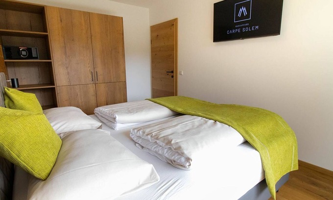 Mariapfarr Apartamento | Hermoso apartamento con jacuzzi, WIFI, piscina, TV, terraza y aparcamiento