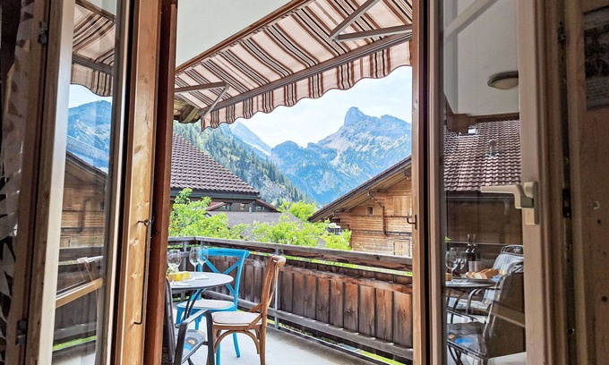 Kandersteg Apartamento | Hermoso apartamento para 4 personas con WIFI, TV, balcón, mascotas permitida y vista panorámica