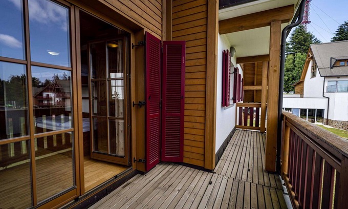 Hocko Pohorje Apartamento | Bonito apartamento con piscina, WIFI, TV, patio, mascotas permitida y vista panorámica