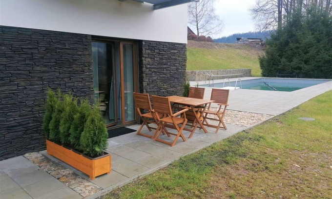 Rokytnice nad Jizerou Apartamento | Bonito apartamento para 3 personas con piscina, WIFI, TV y terraza